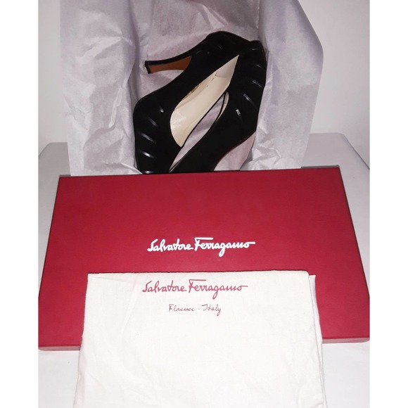 Salvatore Ferragamo Luxe (LE #73 of 150) Sz 38 1/2 MUSEUM Black on Black Pumps